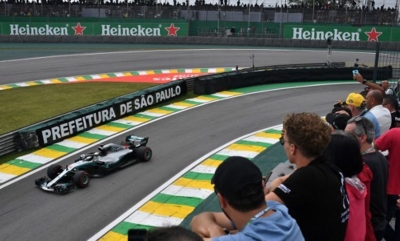 F1, Hamilton rrëmben mes polemikash “pole position”-in në Brazil