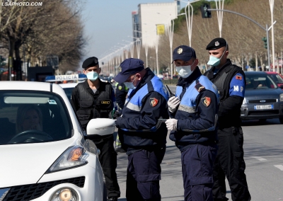 Shtetrrethimi” nga koronavirusi, shkon në 745 numri i shoferëve të gjobitur. Pesë në pranga, të dehur kishin dalë…