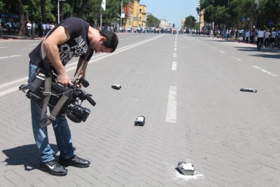 Fotolajm/ Pako të zeza me kokainë në bulevard, ja çfarë shkruhet mbi to