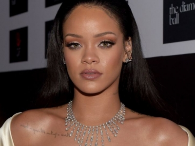 Foto/ Rihanna me të bardha, zgjidhni të preferuarën tuaj