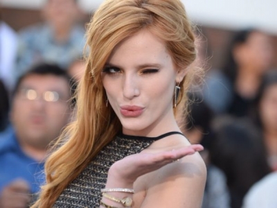 Pushimet italiane të Bella Thorne me të dashurin në Capri