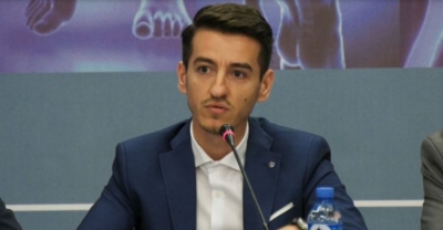 Ish-zv/ministri i Arsimit Taulant Muka, largohet nga Shqipëria (FOTO)
