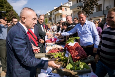 Meta në Tropojë: Gështenja juaj është një “brand” i jashtëzakonshëm për Shqipërinë