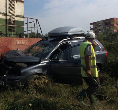 LAJMI I FUNDIT/ Treni përplaset me një makinë në Golem, ka të plagosur