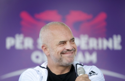 Në Shkodër hiqet portreti i Ismail Qemalit dhe vendoset Edi Rama (FOTO)