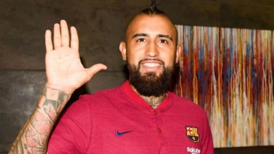 Vidal flet si lojtar i Barcelonës: T’i fitojmë të gjithë trofetë në dispozicion