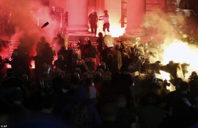 Beogradi në flakë/Mediat:Ushtria refuzoi urdhrin për shtypjen e protestave