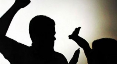 Godet me sende të forta djalin, arrestohet 54 vjeçari