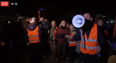 VIDEO-LIVE/ Banorët e Unazës nuk i tremben Ramës, sërish në rrugë