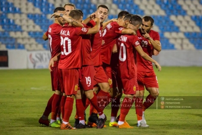 FOTO/ Renditja e Superiores, katër skuadrat e kreut i ndajnë vetëm tri pikë