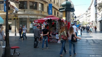 Një e pesta e qytetarëve serbë duan të emigrojnë