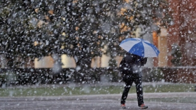 Reshje dëbore në Tiranë, e pritëm në dimër, por erdhi në pranverë…!