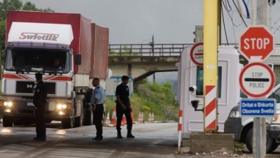 Vendimi hyn në fuqi, asnjë kamion serb nuk u fut sot Kosovë