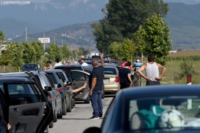 Pala greke vendos ta mbyllë kufirin në orën 23.00