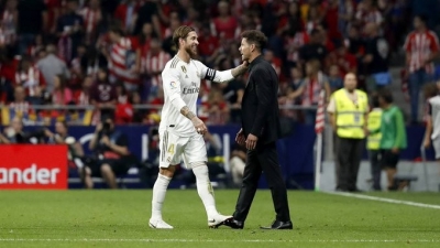 POST-DERBI: &quot;Bir k*rve&quot;, Ramos ofendoi gjyqtarin/Simeone tërbohet