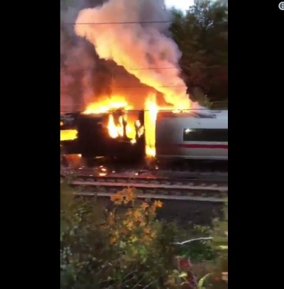 VIDEO/ Përfshihet nga flakët treni me 500 pasagjerë në Gjermani