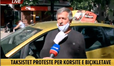 “Më mirë të na kapte pandemia”! Taksistët në protestë për korsitë e biçikletave tek “Ibrahim Rugova”.