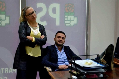 FOTO/ Aktiviste e FRESSH-it, flet në emër të studentëve duke kërkuar mësim