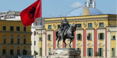 Profesori i njohur Steve Hanke: Në Shqipëri ka korrupsion të shfrenuar, ekonomia dhe gjyqësori hapa pas