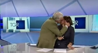 Video/ “Ma hoqe trurin...”, i ftuari puth në buzë gazetaren