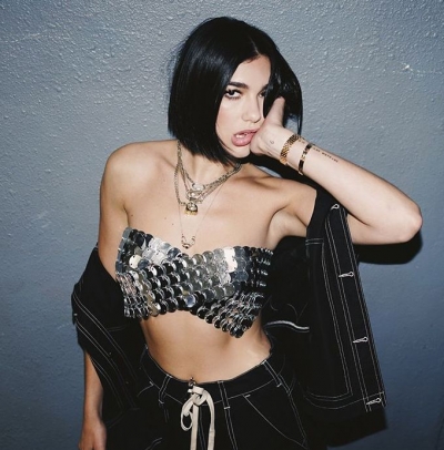 Foto/ Dua Lipa para dhe pasi u bë e famshme, si ju duket?