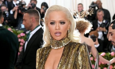 Rita Ora e gjitha në ar në veshjen për Met Gala 2019