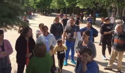 Tregtarët e Korçës në protestë para bashkisë:Duam të rifillojmë aktivitetin.