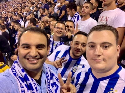 FOTO/ Derbi i kryeqytetit, kreu i FRPD dhe djali i Olldashit vishen bardheblu: Tirona, zemra jonë!