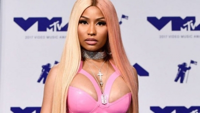 Nicki Minaj &#039;thyen&#039; rrjetin, shfaqet provokuese