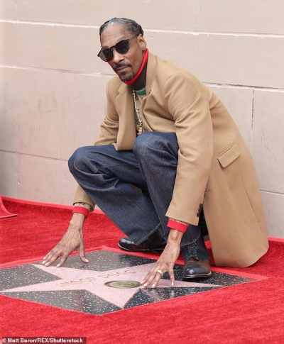 Snoop Dogg nderohet me yllin e famës në bulevardin e Hollywoodit