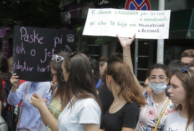 &#039;Prano ose Largohu&#039;/ Maturantët nuk ndalen, edhe nesër para Ministrisë së Arsimit