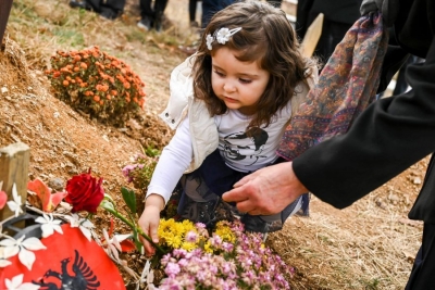 Ëndrrat e varrosura rinore dhe robëria e &#039;komandantëve&#039; politikanë