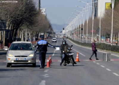 Dita nis me zhurmat e makinave, orë &quot;normaliteti&quot; në Tiranë