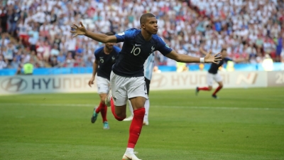 Pelè përgëzon Mbappe: Ke hyrë në klubin e më të mëdhenjve