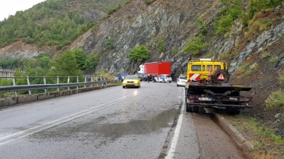 Aksident në Librazhd, 5 të plagosur, 2 prej tyre nga Maqedonia e Veriut