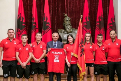 Lojërat Olimpike Rinore në Argjentinë, Presidenti Meta i dorëzon Flamurin Kombëtar kuqezinjve