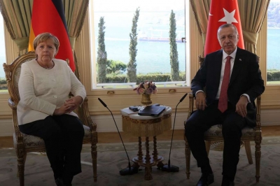 Konflikti i ashpër në Mesdhe, Merkel video-konferencë me Erdogan, lëvizje për uljen e tensioneve