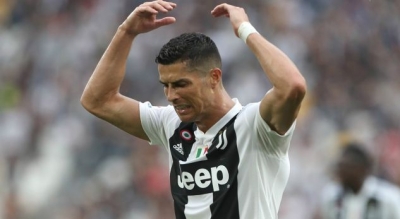 Ronaldo beson se Real Madridi qëndron prapa akuzave për përdhunim dhe kartonit të kuq në Champions