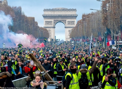 Fuqia e reagimit qytetar, Macron mendon vendosjen e gjendjes së jashtëzakonshme