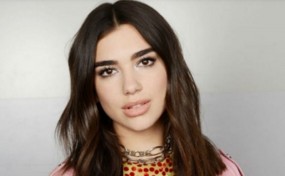 FOTO/ Dua Lipa ndryshon emrin për nder të fushatës së ‘UNICEF’