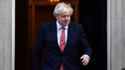 Stabilizohet gjendja shëndetësore e Boris Johnson, nuk ka pneumoni